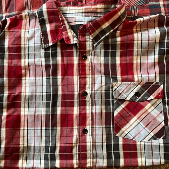 BUNDLE! 2 Men’s short sleeve button up - Picture 5 of 5